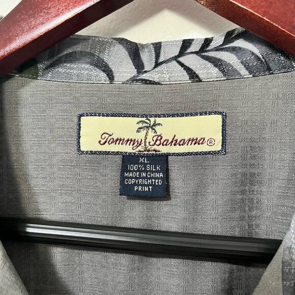 Tommy Bahama Mens Hawaiian Silk Shirt Size XL Floral Lightweight Beach Travel - Picture 7 of 7
